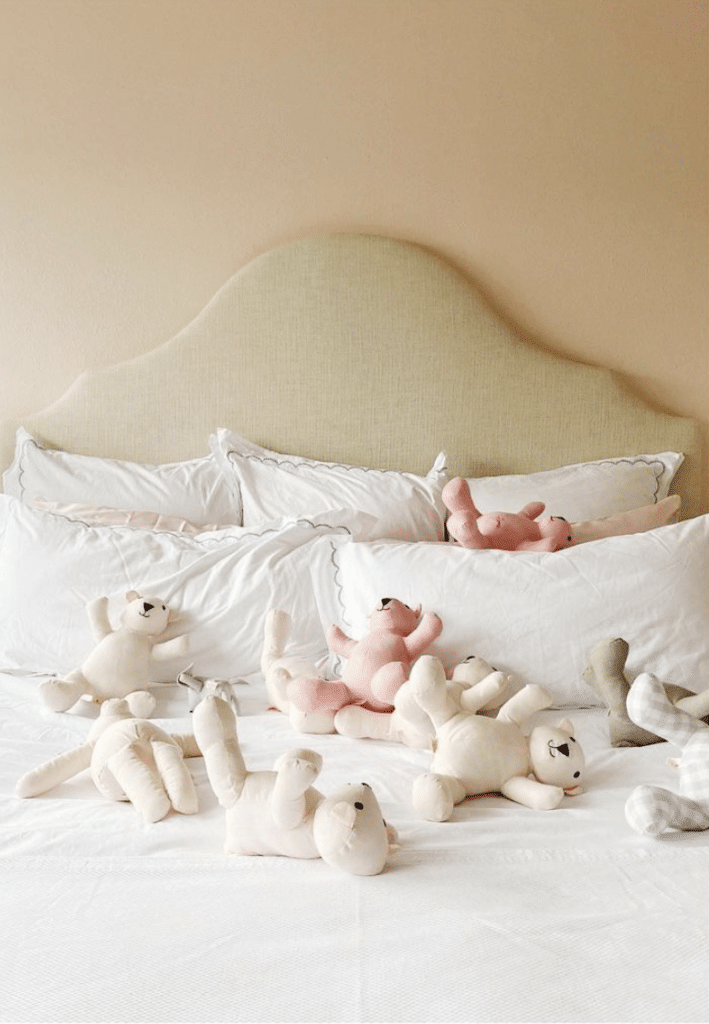 *Image above via De Buci Baby featuring their precious personalizable teddy bear