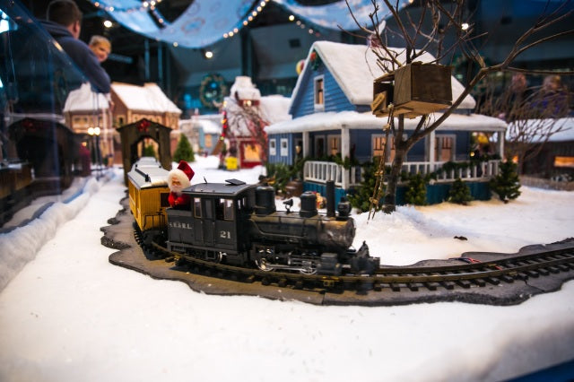 10 Can’t-Miss Holiday Attractions in Downtown Seattle