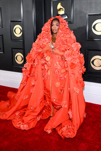 Forget Vocal Arrangements, Lizzo Just Wore A Full Flower Arrangement To The 2023 Grammy Awards